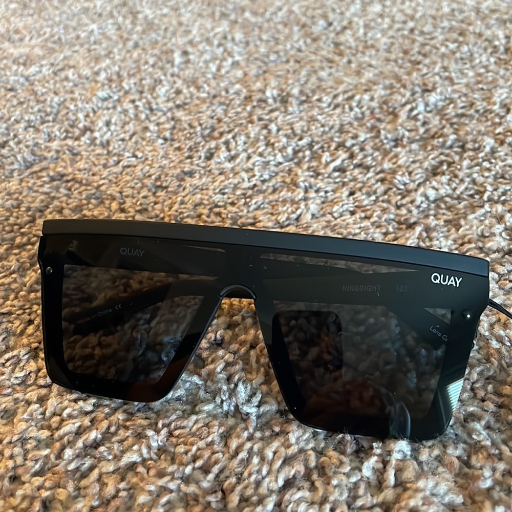 Quay Hindsight sunglasses - brand new with tags and case.